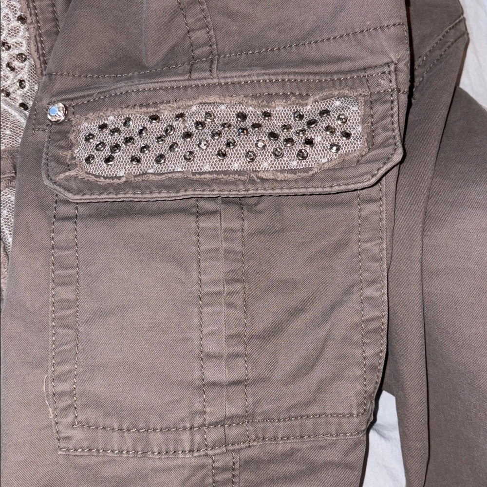 Miss Me Capri Y2K Lowrise cargo with lace, rhinestones and Pickets. EUC size 26 - Picture 7 of 14